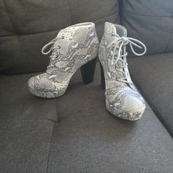 Shiekh Black, Grey, And White High Heels Size 7.5