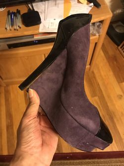 Super chic Bebe wedge size 9