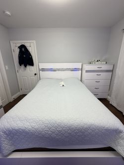 Bedroom White Glossy Laqure Sale