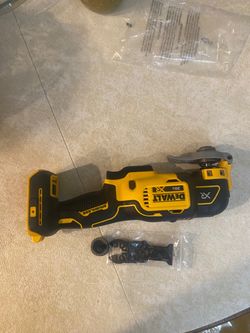 Dewalt XR 20 volt multi-tool new/Nuevo