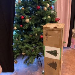 Christmas Tree NEW 6ft Tall