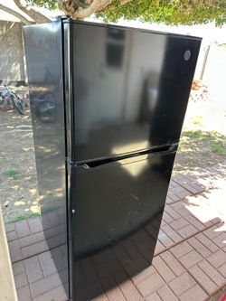 Refrigerator $125