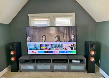 Samsung 82" QLED 4K Smart TV - Massive Screen