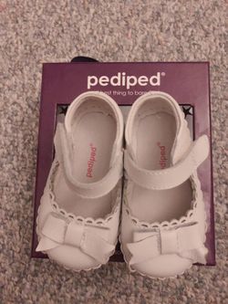 PEDIPED white baby shoes 6-12 mos