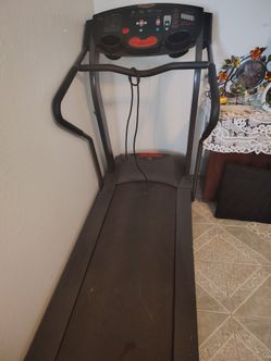 *For Parts* Life Fitness T5i Treadmill *Para Partes*