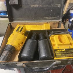 Drill (battery does not charge well)-8$