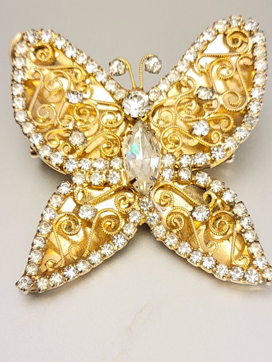 Goldtone Sparkling BUTTERFLY pin