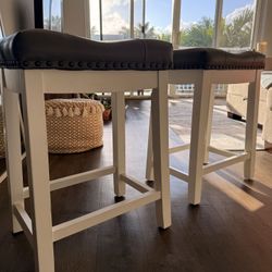 24’ gray/white stools x2
