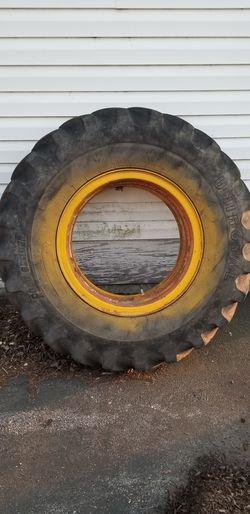 13.00 x 24 tire and rim
