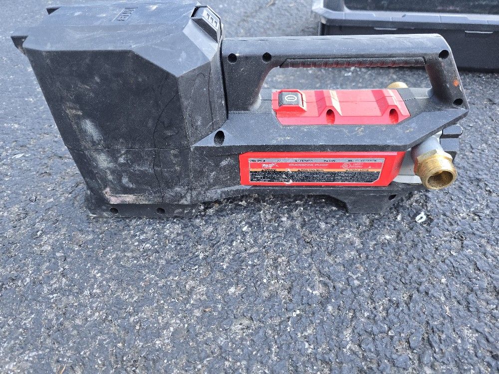 MILUWAKEE Battery Operated Transfer Pump