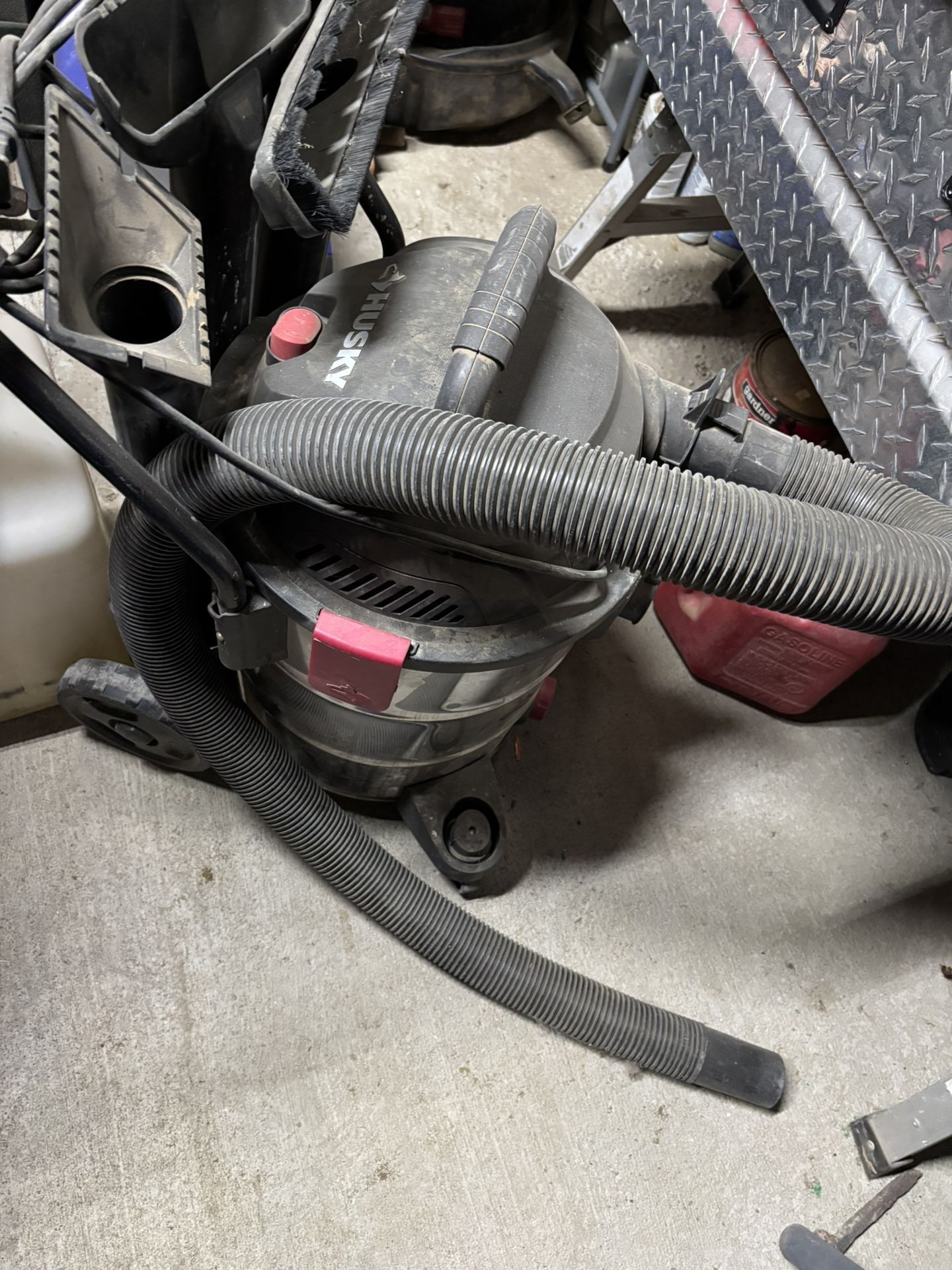 Husky 6 Gallon Shop Vac