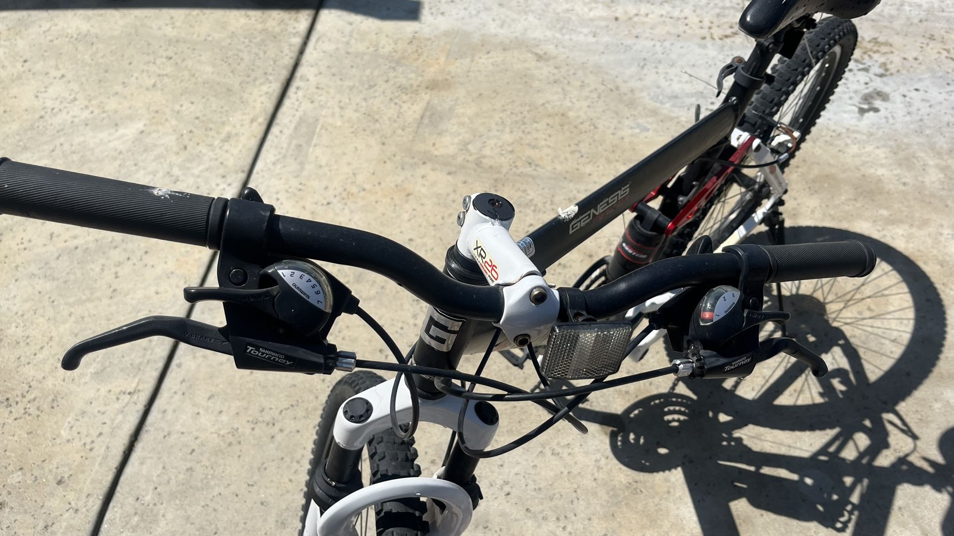 Genesis V2100 Men's Mountain Bike