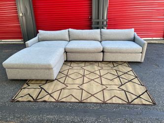 Sectional Reversible Couch !! Delivery Available 🚚!! Dimensions: 121” Length x 27” Height x 38” Depth ( 76” Depth Longer section)