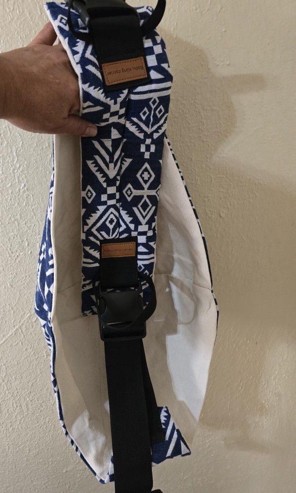 Portable Baby/Toddler Carrier With Adjustable Shoulder Straps $10. Pick-up In Aurora.