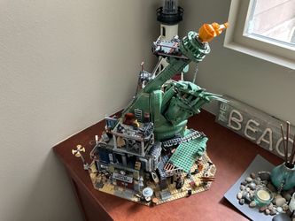 LEGO Welcome to Apocalypseburg! and Motorized Lighthouse
