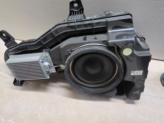 Bronco 6 gen speaker box