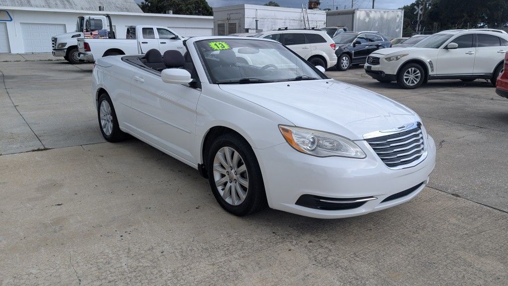2013 Chrysler 200 Convertible