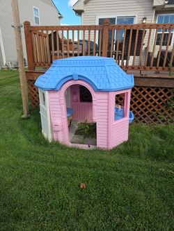 Free - Kids Plastic House