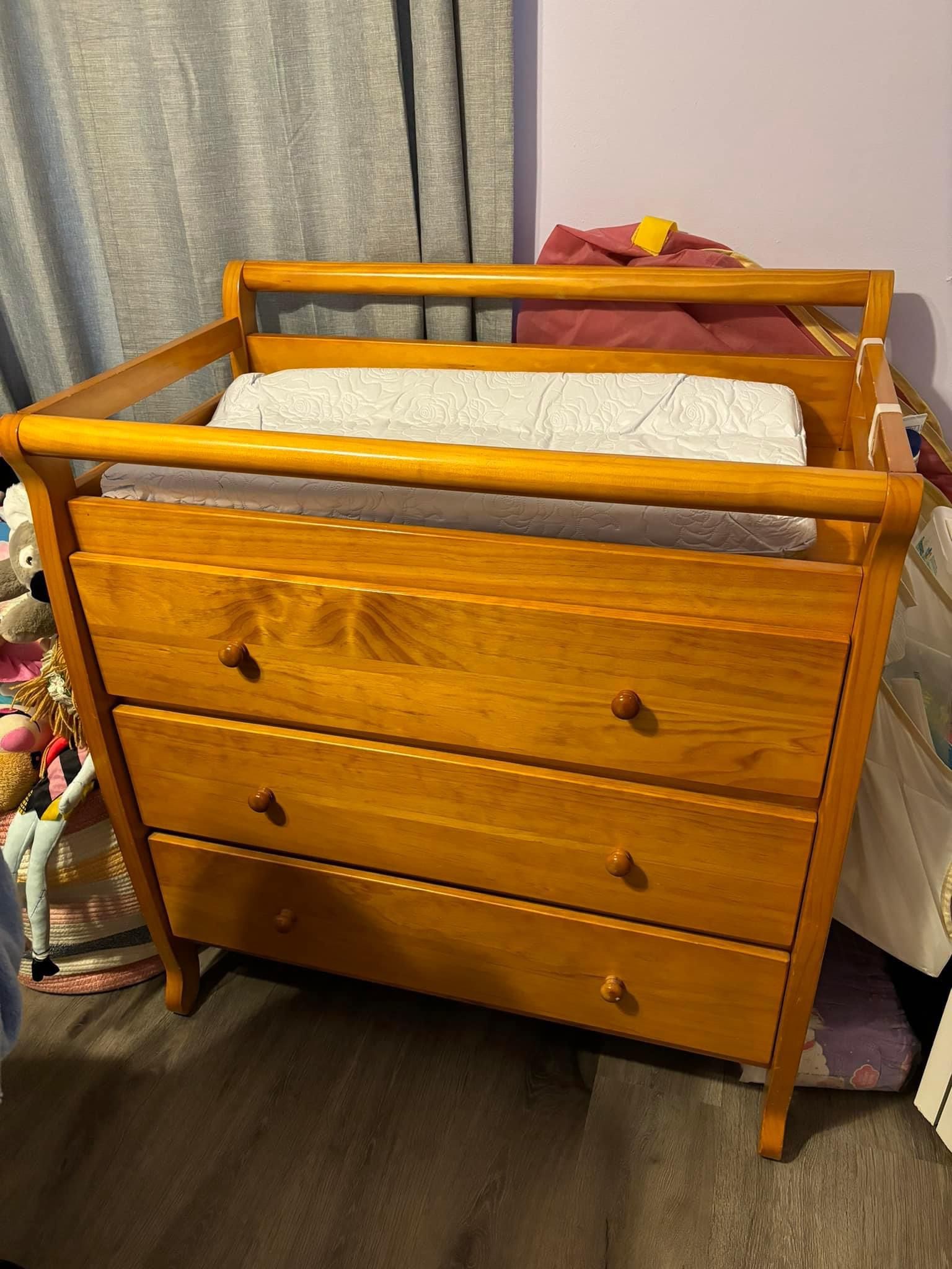 Dresser With Changing Pad