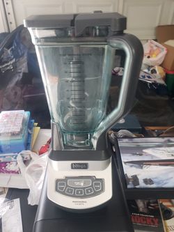 Ninja high speed blender / chopper 