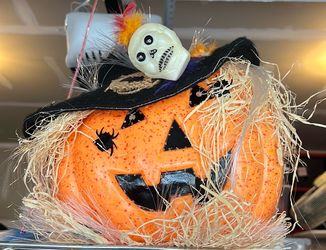 More Halloween decorations and party supplies