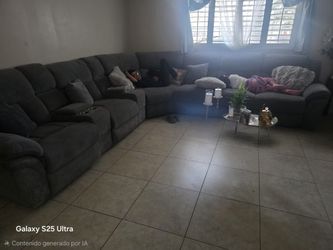 Couch Sectional / Sofa Secional