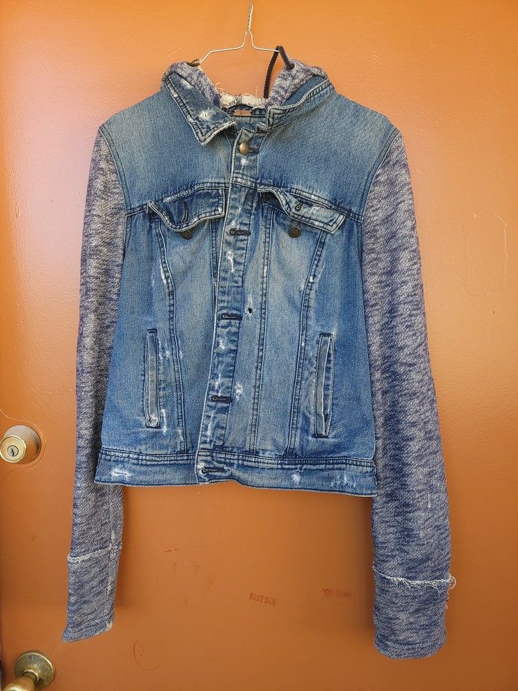 Free People jean jacket knit sleeves women size small medium? blue button up distressed