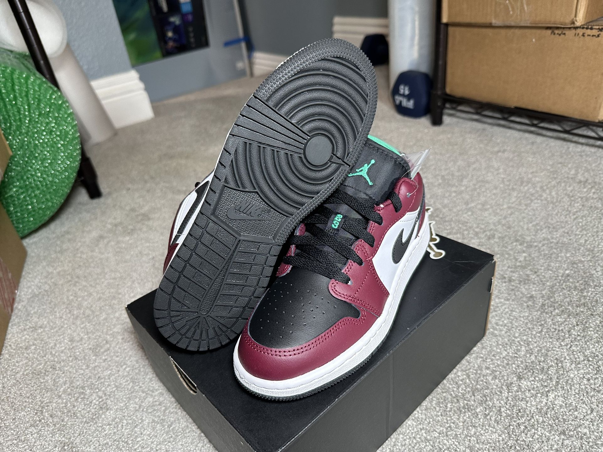 Nike Jordan 1 Low Beetroot Sz 5y