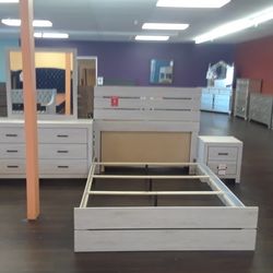 4 Piece Queen Bedroom Set Queen Bed Frame Dresser Mirror And Nightstand