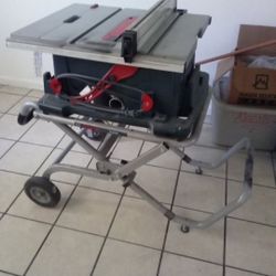 Portable Bosch TS 3000 table saw 