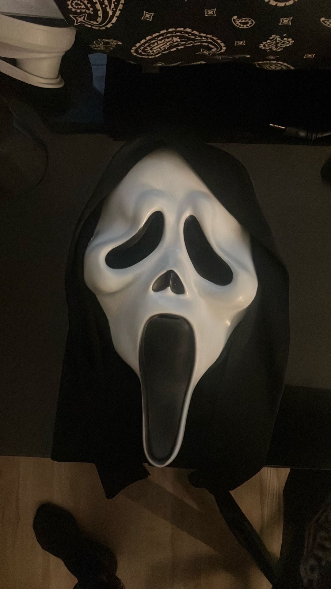 Scream mask