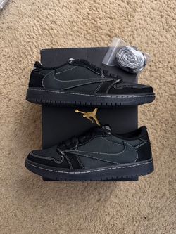 Size 6.5 men’s / 8 women’s (Pre owned, replacement box, comes with extra laces) - Travis Scott x Air Jordan 1 low OG black phantom