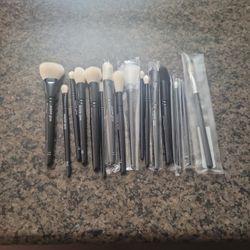 Wayne Goss Makeup Brushes