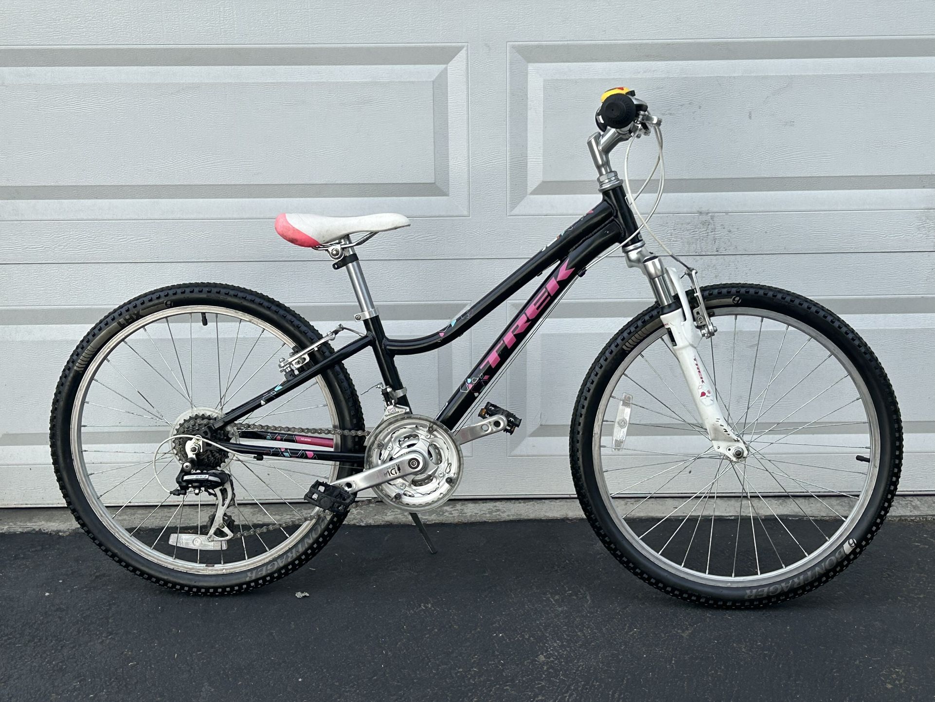 Aluminum Mountain Bike TREK Tire 24”