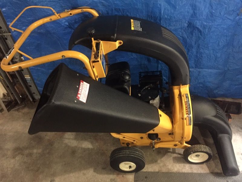 leaf vacuum 3"chipper Cub Cadet CSV260 9hp for Sale in Haddonfield, NJ