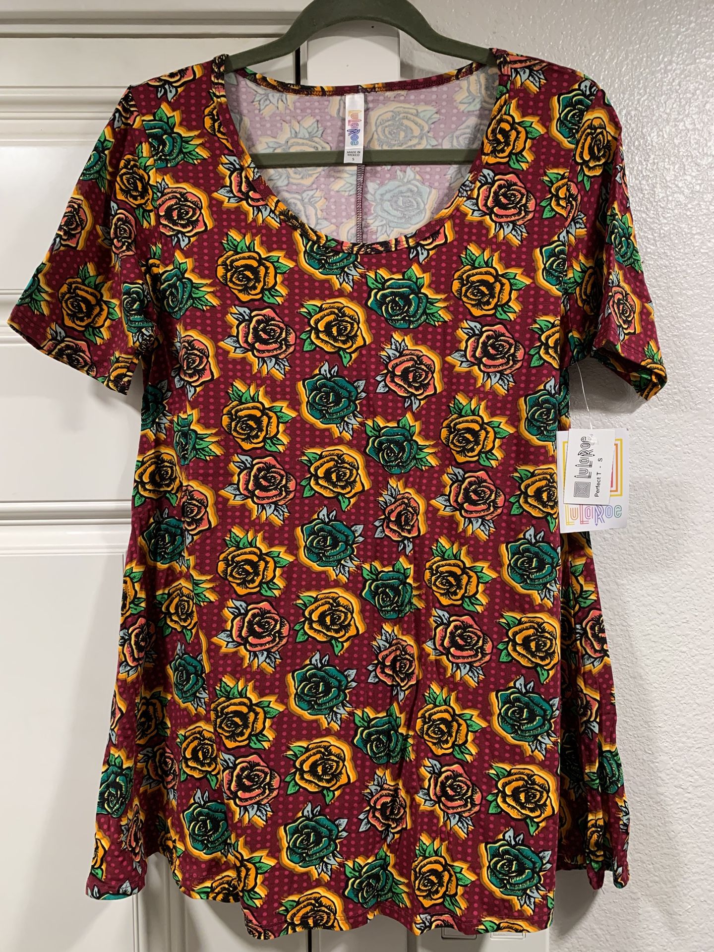 New with Tags Shirt Adult Size Small