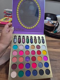 Eyeshadow palettes $10