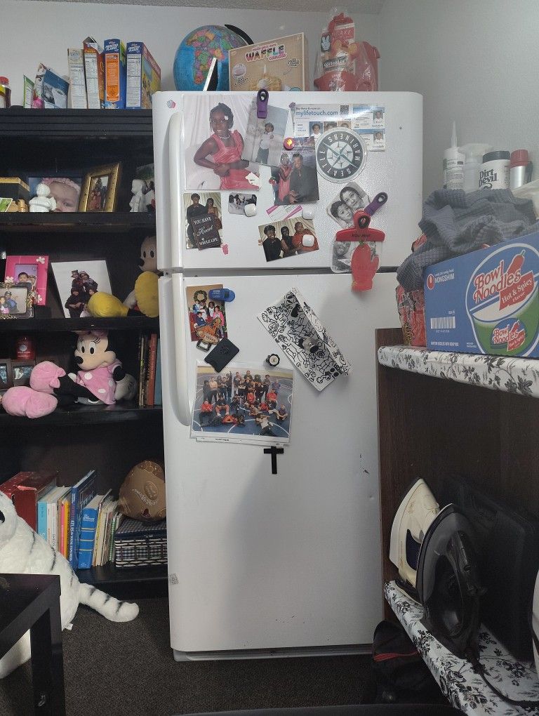 Frigidaire: Refrigerator/Freezer 