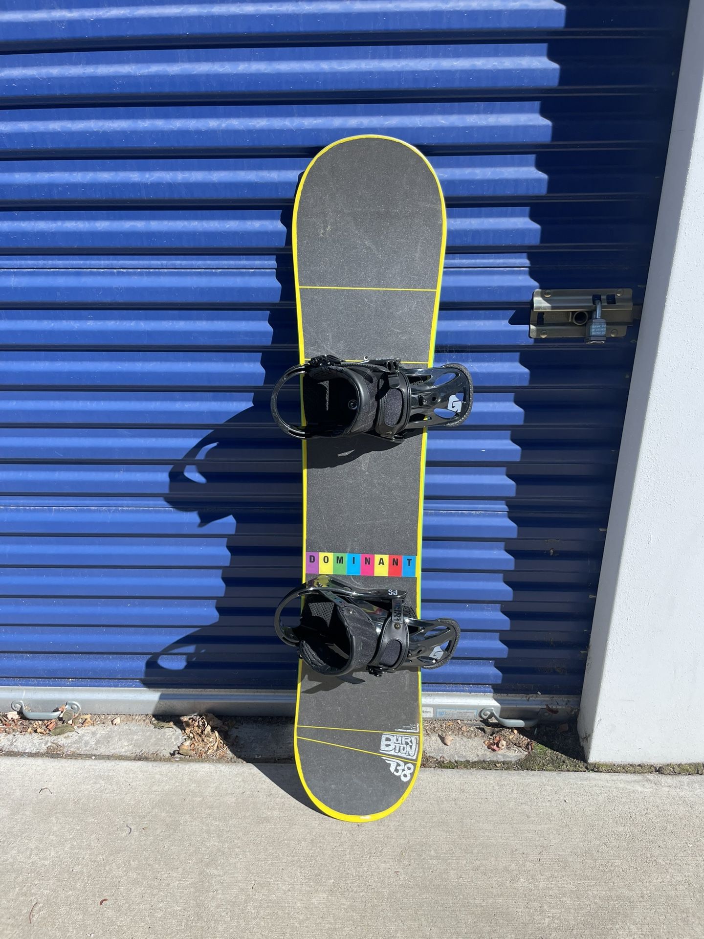 Like new Burton Snowboard and small Burton bindings - 138cm