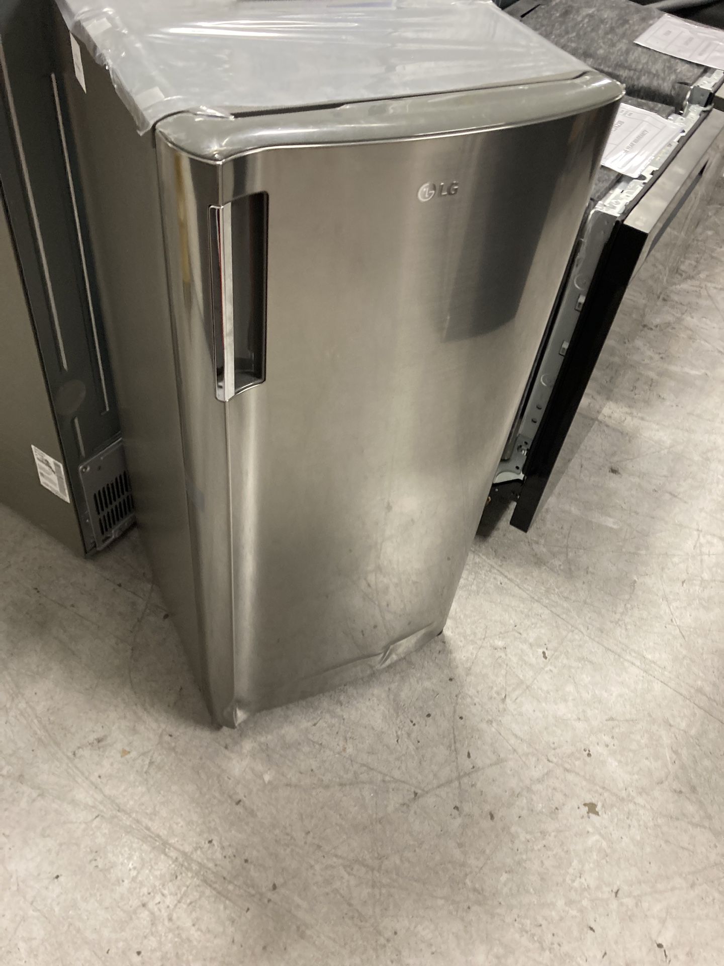 LG 6.0 cu. ft. Single Door Refrigerator 