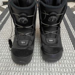 K2  Boa Hail Women's Snowboard Boots Size 9