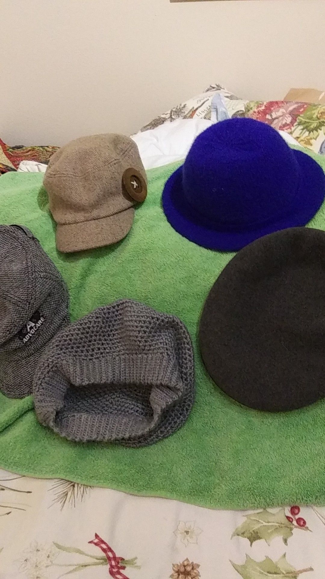 Lady's hats.advocare Hancock. Arlin
