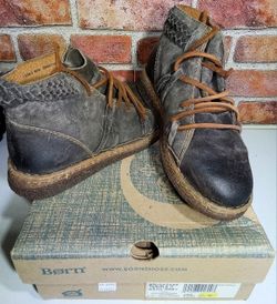 Born Temple II Distressed Dark Grey Boots Shoes Leather Ties Womens Size 7.5M 