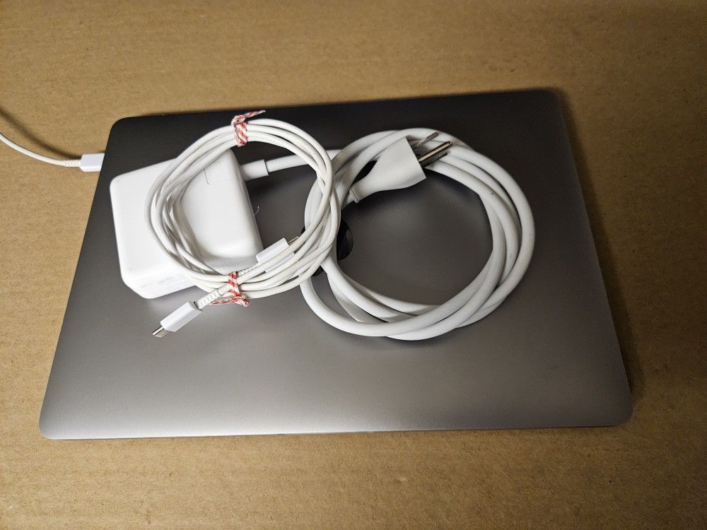 Macbook Pro 13" Screen i7 16gb Ram 500gb SSD Drive 2020