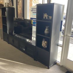 Entertainment Center! $999! Easy Financing! 🚨🛋️✨ 