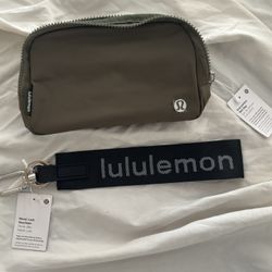 Lululemon Bundle Set Everywhere Belt Bag Never Lost Keychain 