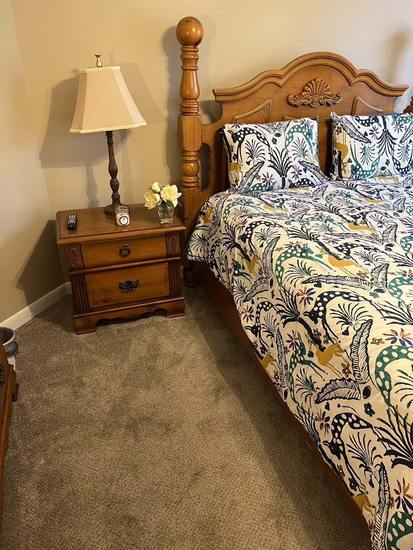 ENTIRE QUEEN BEDROOM ! INCLUDING MATTRESSES AND BOXSPRING! for Sale in