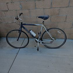 Trek 7000 Multitrack Mountain BIKE