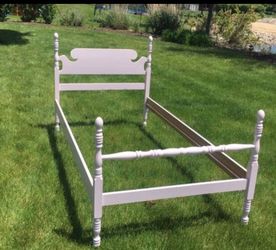 Twin bed pretty soft pink. Perfect condition