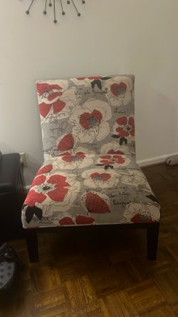 Red/white poppy  accent chair